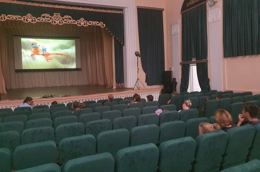 У Тростянці для дітей влаштовують покази мультфільмів 