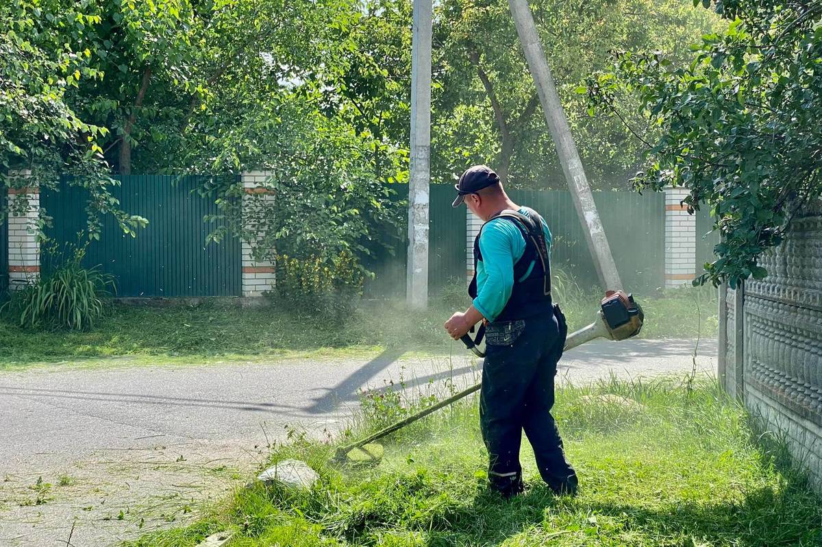 Благоустрій Вінниці: у Вінницько-Хутірському окрузі оновили дорожню розмітку та відновили ґрунтове покриття