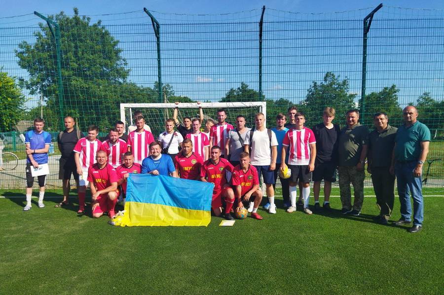 На благодійному футбольному турнірі у Вінницькій області зібрали кошти на підтримку ЗСУ 