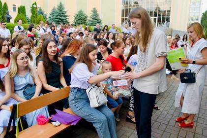 Випускники Вінницького педагогічного університету зібрали кошти на тепловізор і генератор 