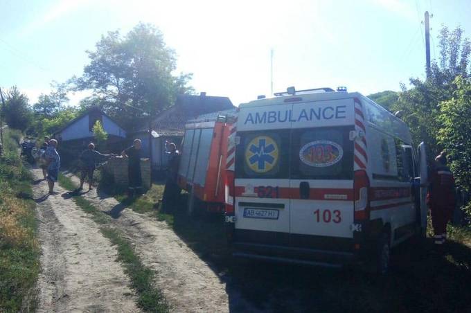 На Вінниччині врятували дівчину, яка впала у 15-ти метровий колодязь 