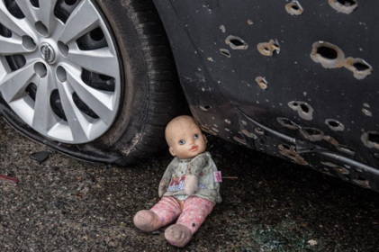 Жертвами війни в Україні стали майже 1000 дітей Жертвами війни в Україні стали майже 1000 дітей