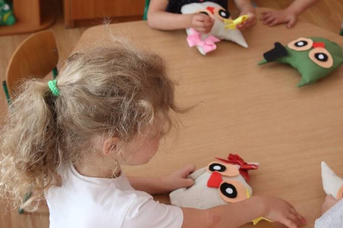 М’яку іграшку «Совеня» навчились робити діти із дитячого будинку Вінниці 