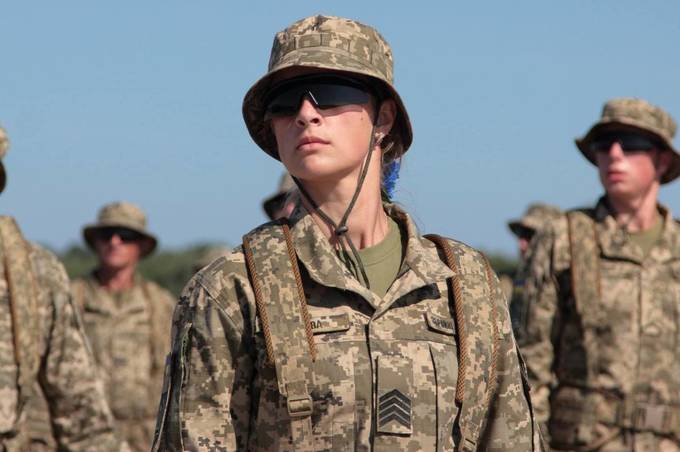 Жінок братимуть на військовий облік лише за їхньою згодою 