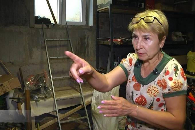 Мешканці багатоповерхівки у Вінниці облаштували укриття в підвалі