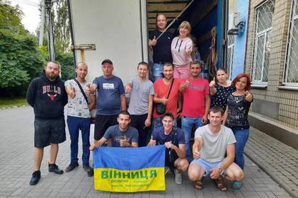 Юні натуралісти Вінниччини передали 6 тонн гуманітарної допомоги воїнам Юні натуралісти Вінниччини передали 6 тонн гуманітарної допомоги воїнам