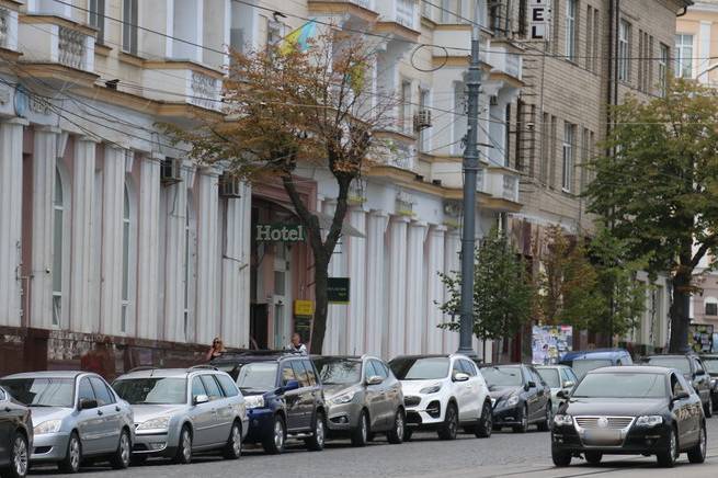 Виконком затвердив перелік місць під паркування у центрі Вінниці 