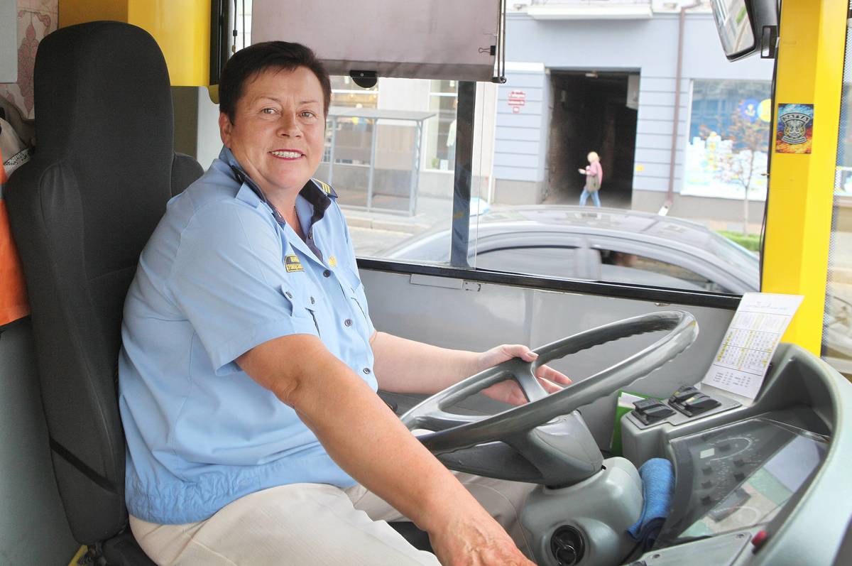 «Наша робота – залишатися людьми»: водійка вінницького автобуса про загублені речі та радість від добрих вчинків