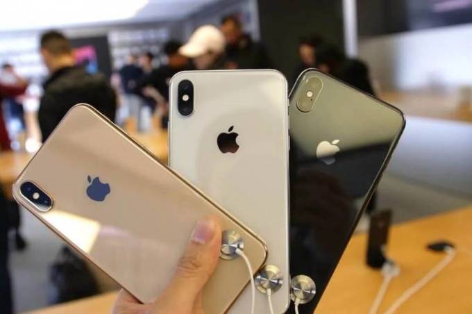 Який телефон кращий для вас iPhone 11, 8, XR чи XS?