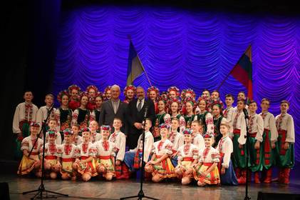 Народний ансамбль танцю «Барвінок» продовжує «Тур подяки», який відбувається під патронатом Сергія Моргунова
