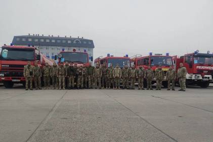 Разом до перемоги! «АТБ» передала українським захисникам ще 24 автомобілі спеціального призначення