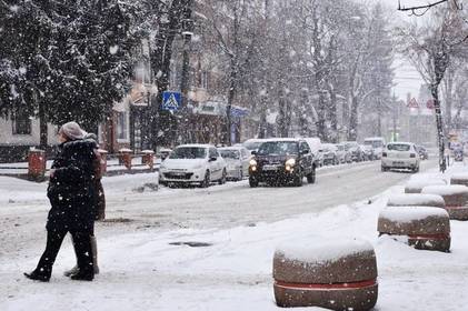 Синоптики попереджають, що 17-18 листопада на Вінниччині очікуються дощі, сніг та сильний вітер 