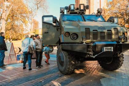 На Європейській площі відбулась виставка військової техніки