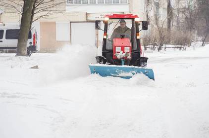 Сьогодні у Вінниці 40 спецмашин з ночі почали прибирати сніг