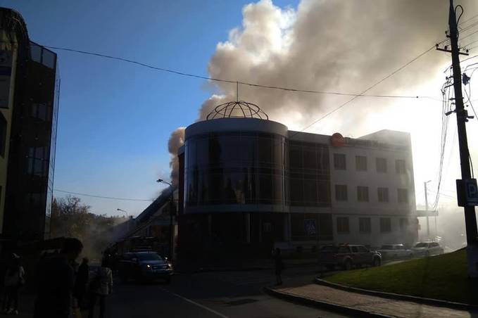 У центрі Вінниці загорілось офісне приміщення