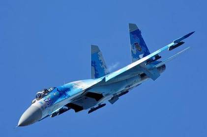 Під час військових навчань на Вінниччині впав літак. Двоє військових загинуло Під час військових навчань на Вінниччині впав літак. Двоє військових загинуло
