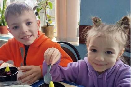 Маленькі вінничани висаджували квіти на майстер-класі "Подарунок для матусі"