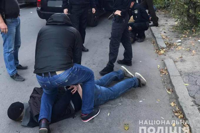 У Вінниці затримали «гастролерів» на «євробляхах», які обкрадали автівки вінничан