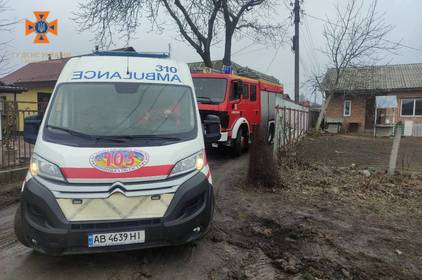 На Вінниччині рятувальники відбуксирували «швидку» із пацієнтом На Вінниччині рятувальники відбуксирували «швидку» із пацієнтом