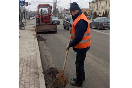 У Вінниці “Шляхове управління” розпочало весняне прибирання вулиць