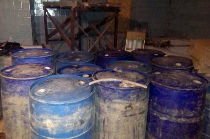 На Вінниччині водій перевозив 3 тис. літрів фальсифікованого алкоголю На Вінниччині водій перевозив 3 тис. літрів фальсифікованого алкоголю