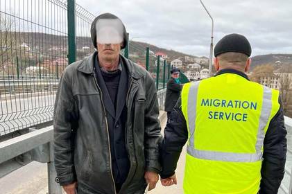 На Вінниччині міграційна служба видворила незаконного мігранта