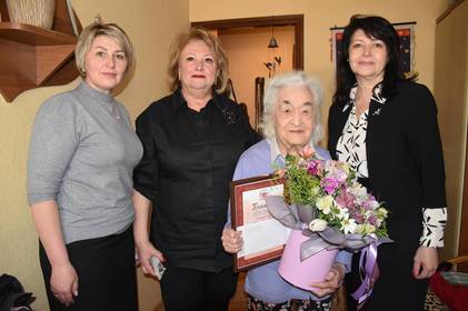 У Вінниці зі 100-річним ювілеєм привітали Заслужену вчительку України з фізвиховання Ніну Сердечну