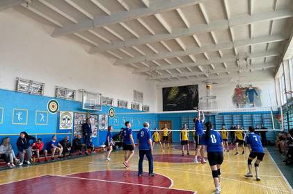 У Вінниці вчителі змагаються у волейболі та збирають кошти на ЗСУ