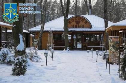 Чекає суд: жінка без дозволу збудувала будівлі з чанами та басейнами
Чекає суд: жінка без дозволу збудувала будівлі з чанами та басейнами