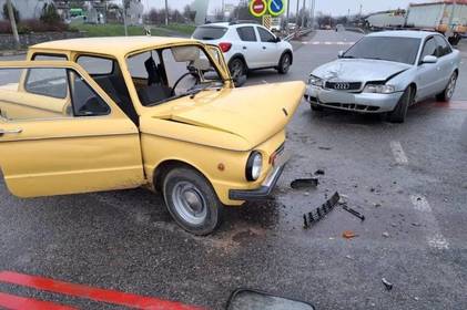 На Вінниччині під час зіткнення автомобілів Audi та ЗАЗ постраждала людина