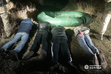 На Вінниччині затримали іноземця, який за 4500 доларів переправляв на човні через Дністер На Вінниччині затримали іноземця, який за 4500 доларів переправляв на човні через Дністер