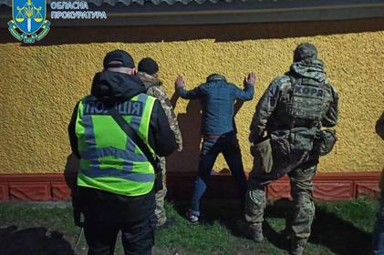У Вінниці взяли під варту двох чоловіків, які організували незаконний виїзд за кордон для ухилянтів