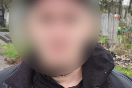 Впіймали «на гарячому» на кладовищі: у Вінниці поліція затримала наркоторговця