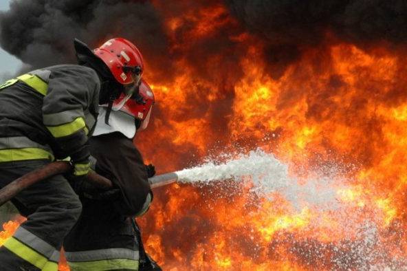 На Вінниччині вогнеборці врятували з пожежі чоловіка
