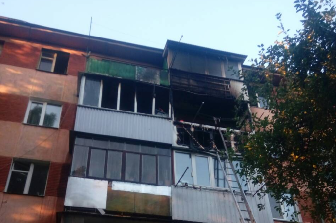 На вул. Стрілецькій через недопалок загорілась квартира 