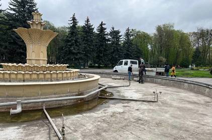 Висадка квітів, реконструкція фонтанів, відновлення атракціонів: у Вінниці парки готують до нового сезону