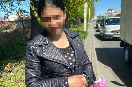 У Вінниці оштрафували жінку, яка ходила по проїзній частині 