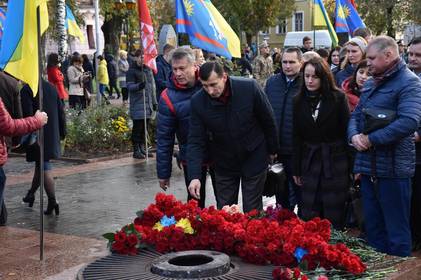 У Вінниці з нагоди відзначення 74-ї річниці визволення України від нацистських загарбників вшанували загиблих героїв У Вінниці з нагоди відзначення 74-ї річниці визволення України від нацистських загарбників вшанували загиблих героїв