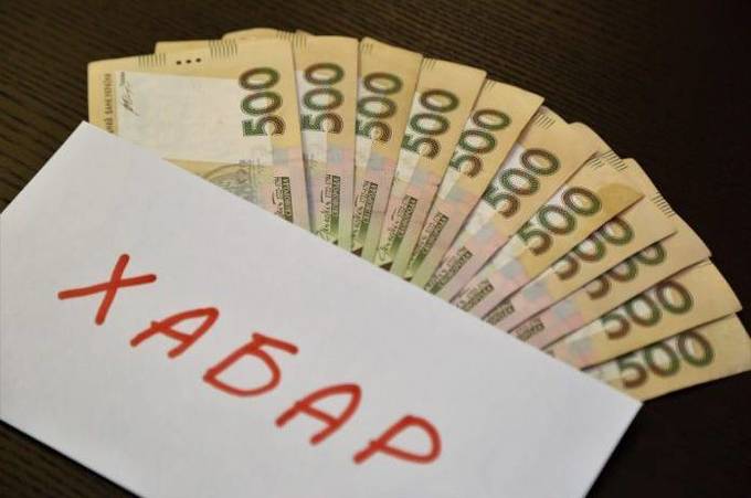 На Вінниччині затримали головного бухгалтера військової частини, який отримав 15 тис. гривень хабаря