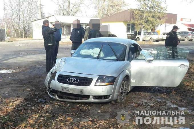 На Вінниччині затримали злочинців, які побили чоловіка та викрали його авто. Серед затриманих 17-річна дівчина