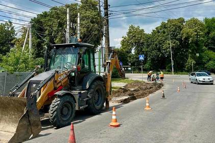Тротуари, переходи та "кишені" для транспорту: у Вінницьких хуторах ремонтують пішохідні зони