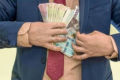 Преміювали себе та своїх родичів: на Вінниччині оштрафували керівників п'яти медзакладів Преміювали себе та своїх родичів: на Вінниччині оштрафували керівників п'яти медзакладів