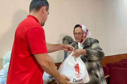 У Вінниці видають гуманітарну допомогу херсонцям, які переїхали внаслідок підриву Каховської ГЕС