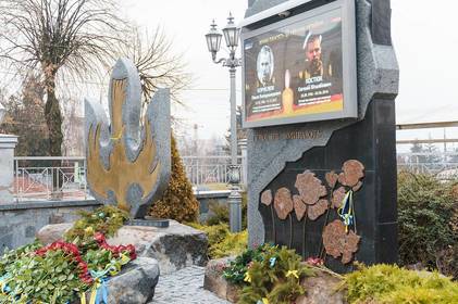 Реконструкція та меморіал на площі Шевченка у Вінниці: сім’ї загиблих відреагували на слова критиків

