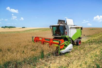 На Вінниччині почали збір врожаю ранніх зернових: намолотили вже понад 2860 тонн

