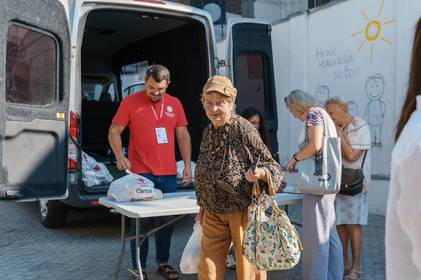 Місіонери «Карітас-Спес» роздали продуктові набори одиноким вінничанам 70+