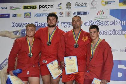 На всеукраїнських змаганнях з самбо вінницькі спортсмени вибороли 10 медалей
