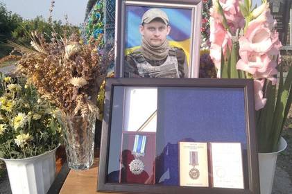 Родині полеглого захисника з Вінниччини передали медаль "За військову службу Україні"