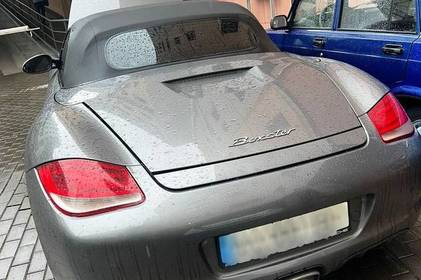 З сумнівними документами та номером кузова: у Вінниці зупинили дивний Porsche 