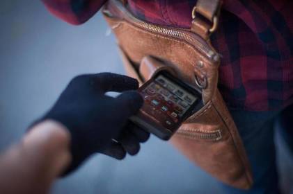 На Вінниччині минулої доби правоохоронці знайшли трьох крадіїв телефонів